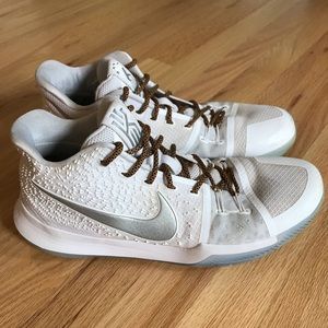 Nike Kyrie 3 - White/Chrome